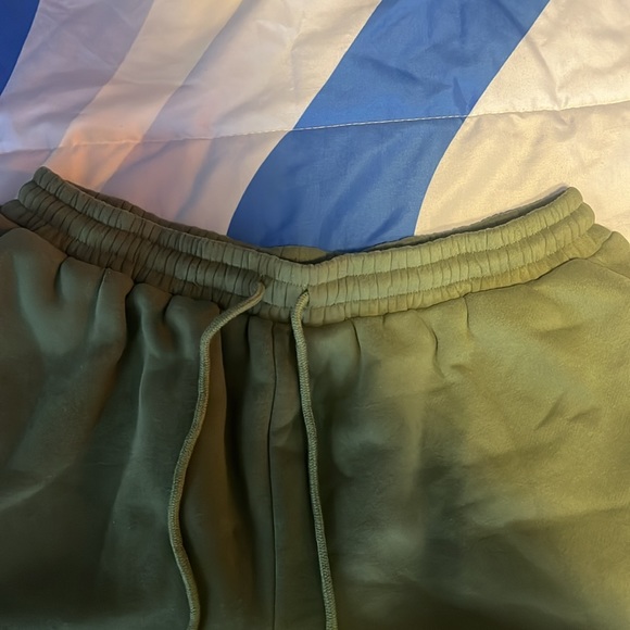 Never worn women’s sweatpants material shorts size XL - Picture 4 of 7